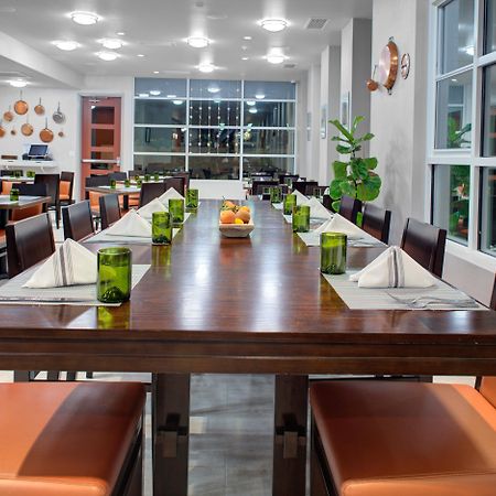 Holiday Inn Windsor - Wine Country By Ihg Exterior foto